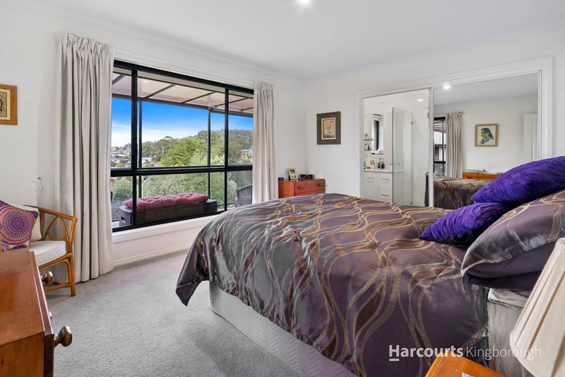 Photo - 18 Calder Crescent, Blackmans Bay TAS 7052 - Image 10