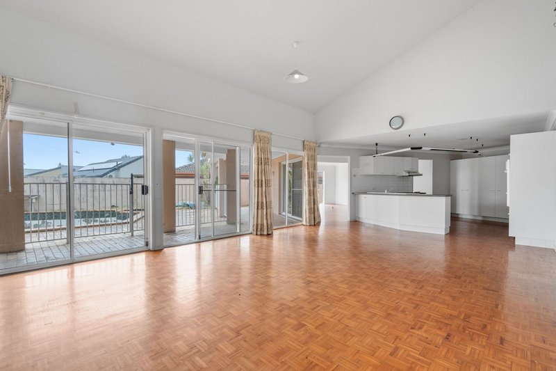 Photo - 18 Campbell Street, Bundall QLD 4217 - Image 4