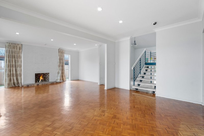 Photo - 18 Campbell Street, Bundall QLD 4217 - Image 5