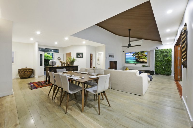 Photo - 18 Camphorlaurel Court, Tallebudgera Valley QLD 4228 - Image 7