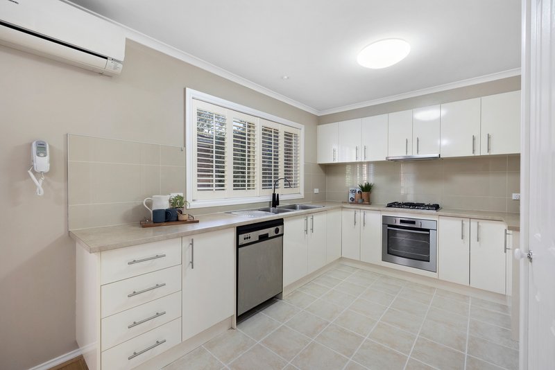 Photo - 1/8 Canterbury Close, Rowville VIC 3178 - Image 11