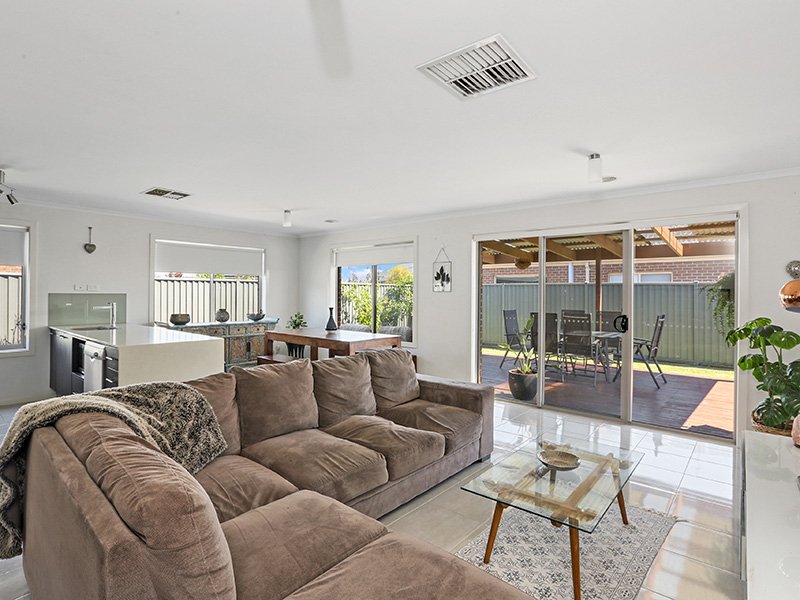 Photo - 18 Cape Barron Drive, Lara VIC 3212 - Image 5