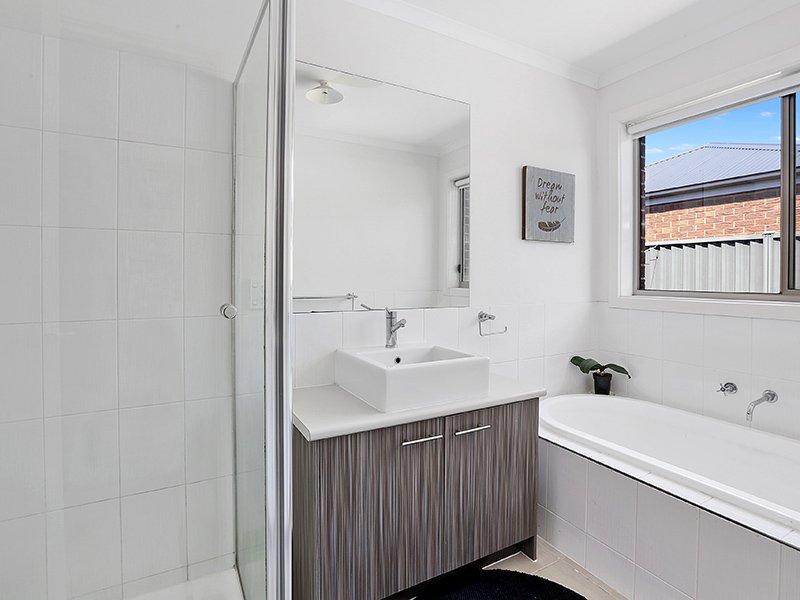 Photo - 18 Cape Barron Drive, Lara VIC 3212 - Image 8