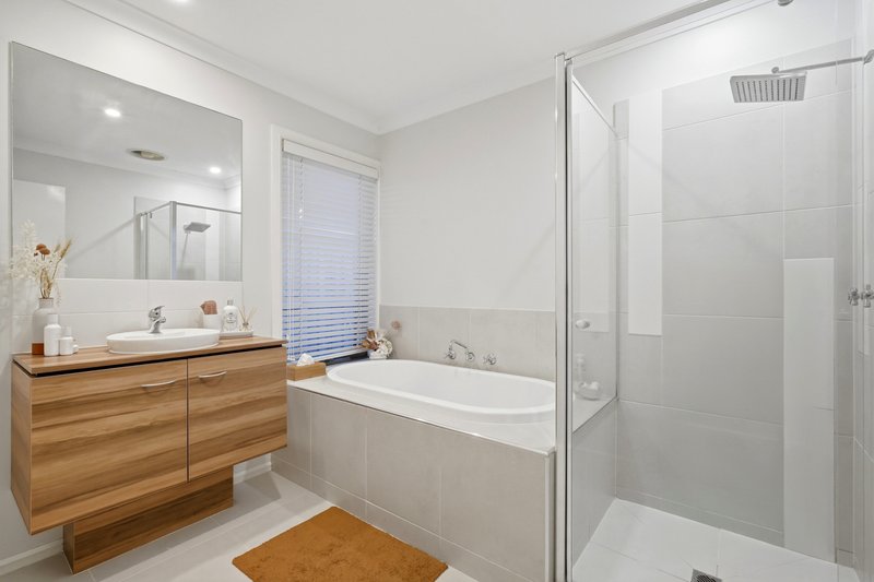 Photo - 18 Carbine Way, Lyndhurst VIC 3975 - Image 13
