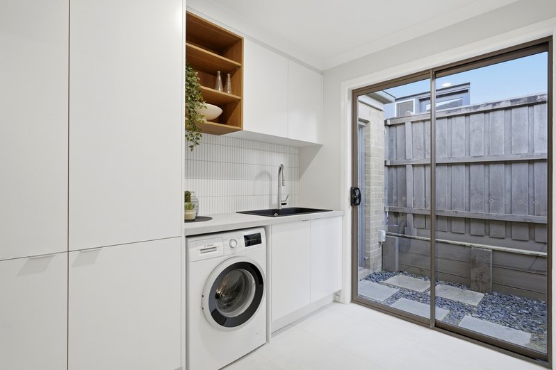 Photo - 18 Carbine Way, Lyndhurst VIC 3975 - Image 14