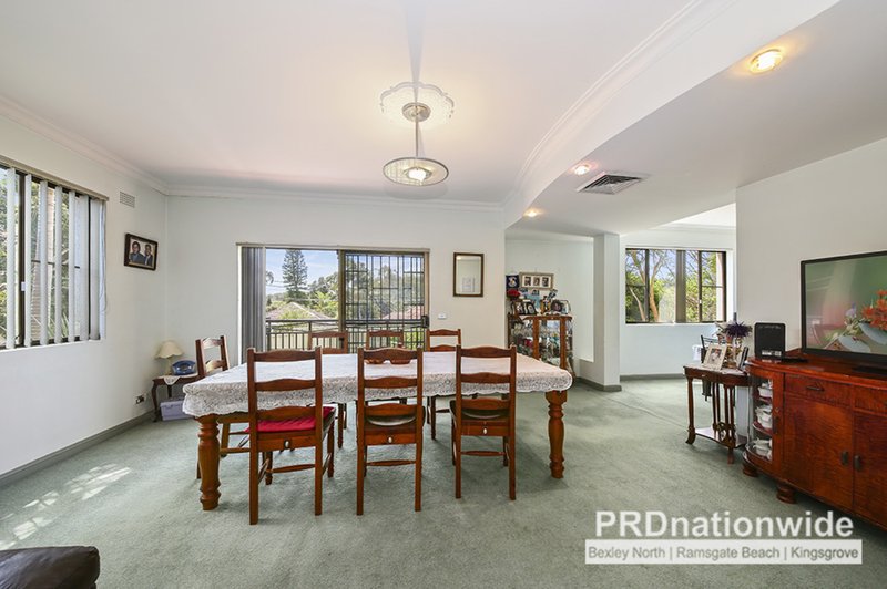 Photo - 18 Carboona Avenue, Earlwood NSW 2206 - Image 3