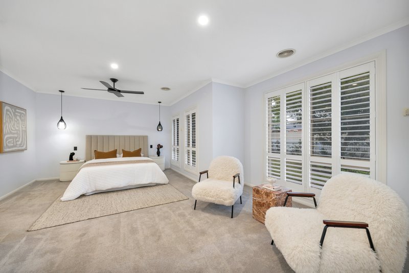 Photo - 18 Carisbrook Court, Taylors Hill VIC 3037 - Image 2