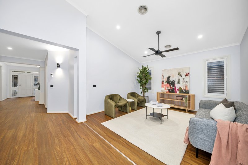 Photo - 18 Carisbrook Court, Taylors Hill VIC 3037 - Image 8