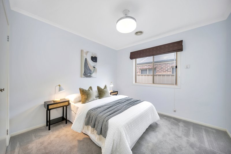 Photo - 18 Carisbrook Court, Taylors Hill VIC 3037 - Image 9