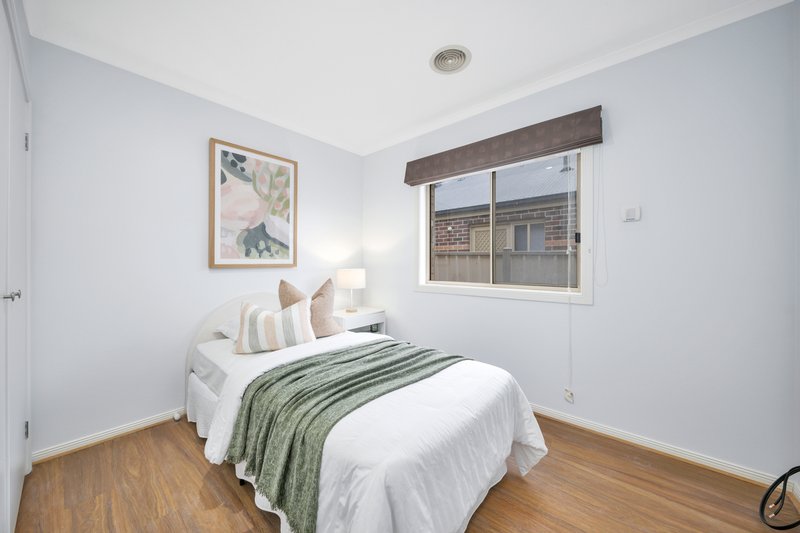 Photo - 18 Carisbrook Court, Taylors Hill VIC 3037 - Image 10