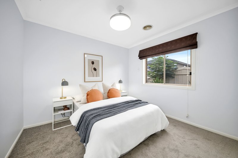 Photo - 18 Carisbrook Court, Taylors Hill VIC 3037 - Image 11