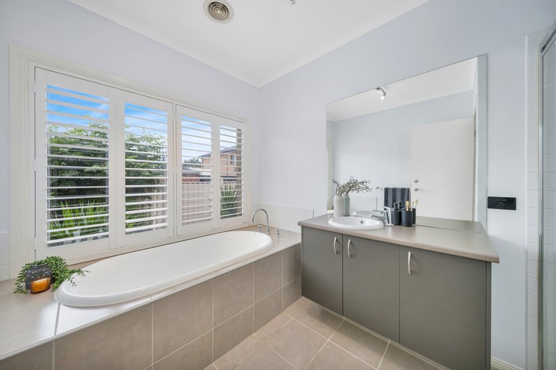 Photo - 18 Carisbrook Court, Taylors Hill VIC 3037 - Image 12