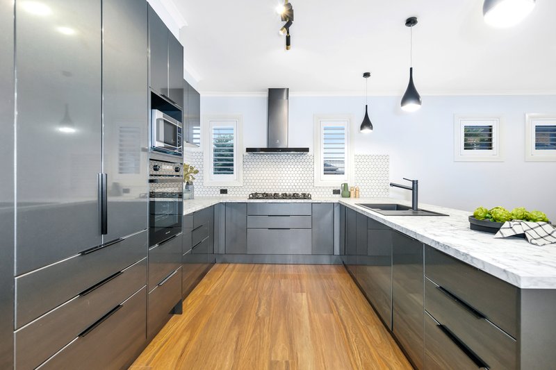 Photo - 18 Carisbrook Court, Taylors Hill VIC 3037 - Image 14