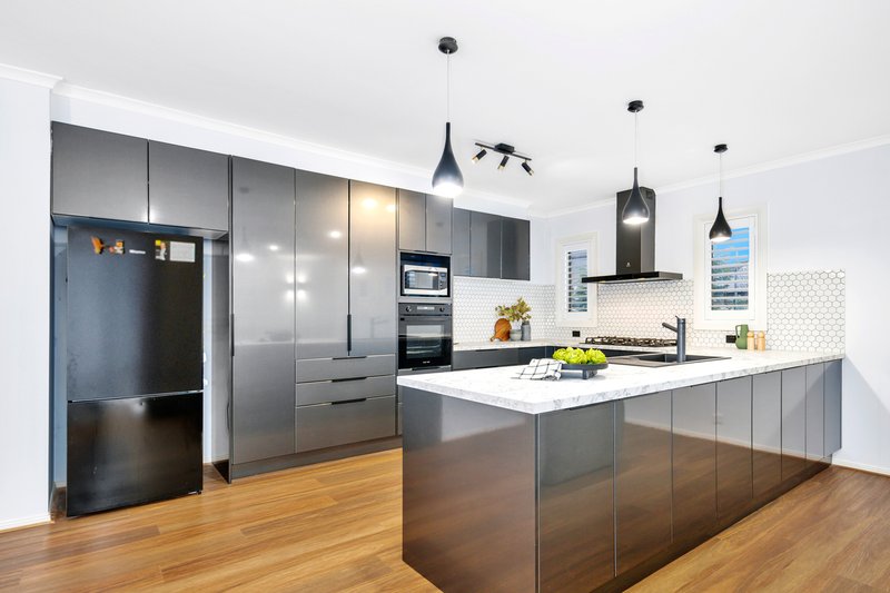 Photo - 18 Carisbrook Court, Taylors Hill VIC 3037 - Image 15