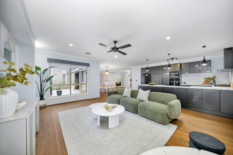 Photo - 18 Carisbrook Court, Taylors Hill VIC 3037 - Image 17