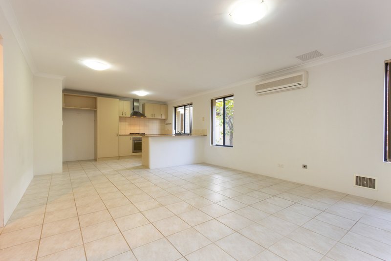 Photo - 18 Carnation Street, Canning Vale WA 6155 - Image 3