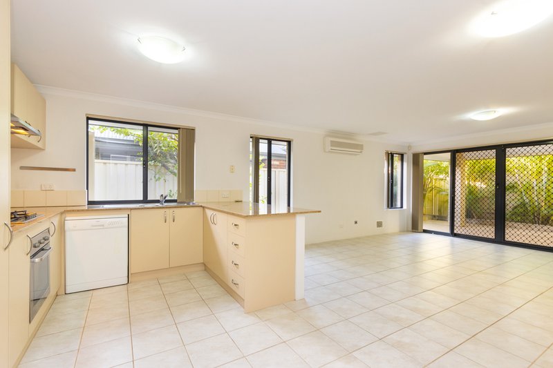 Photo - 18 Carnation Street, Canning Vale WA 6155 - Image 4