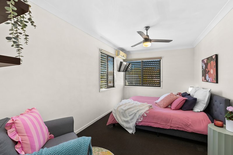 Photo - 18 Carrama Crescent, Ferny Hills QLD 4055 - Image 6