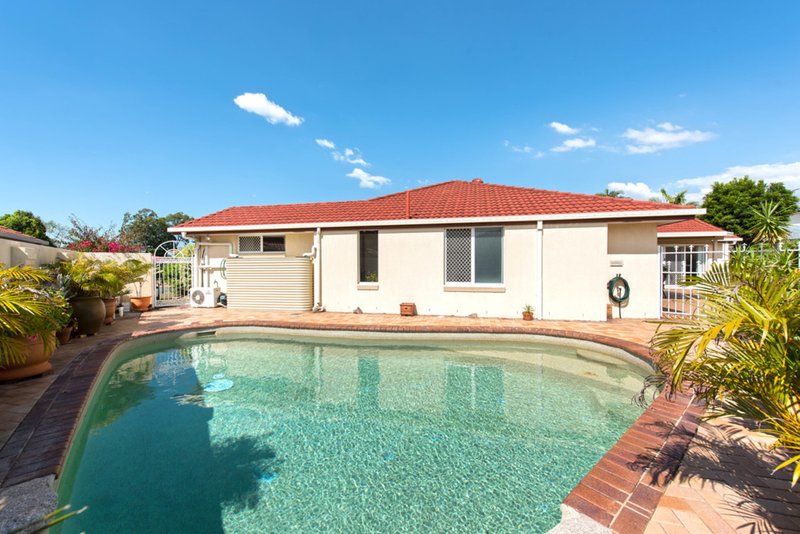 Photo - 18 Carrington Place, Carindale QLD 4152 - Image 15