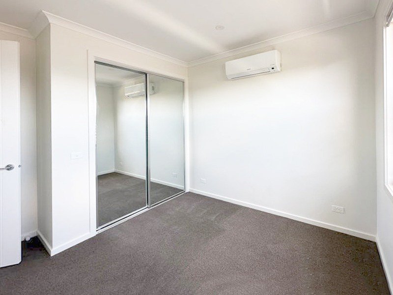 Photo - 1/8 Catherine Avenue, Mount Waverley VIC 3149 - Image 5