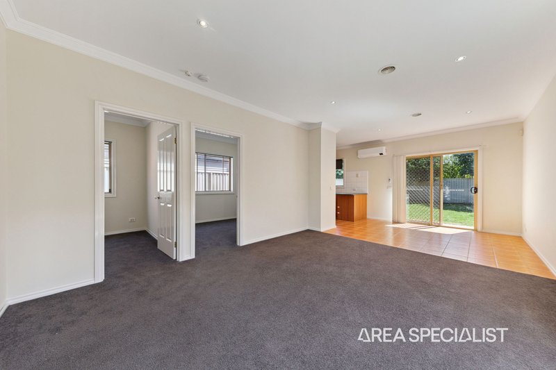 Photo - 18 Catherine Place, Pakenham VIC 3810 - Image 8