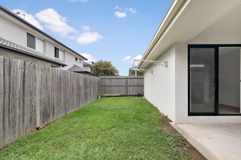 Photo - 18 Champion Crescent, Griffin QLD 4503 - Image 6