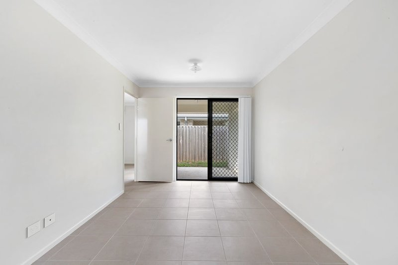 Photo - 18 Champion Crescent, Griffin QLD 4503 - Image 10