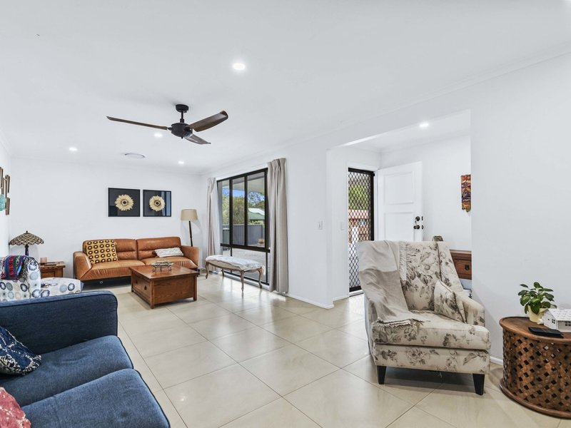 Photo - 18 Chateau Street, Carseldine QLD 4034 - Image 5