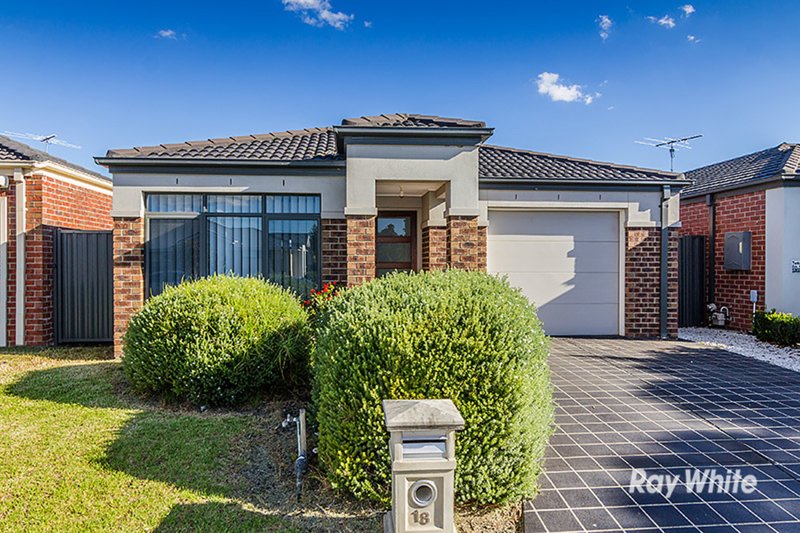 18 Cherry Blossom Chase, Pakenham VIC 3810