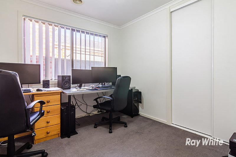 Photo - 18 Cherry Blossom Chase, Pakenham VIC 3810 - Image 4