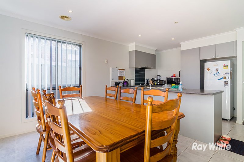 Photo - 18 Cherry Blossom Chase, Pakenham VIC 3810 - Image 8