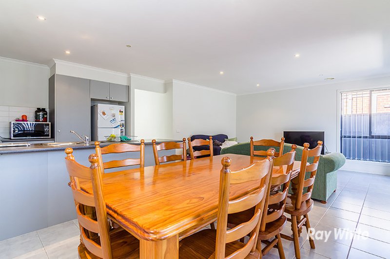 Photo - 18 Cherry Blossom Chase, Pakenham VIC 3810 - Image 9