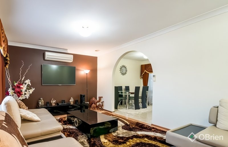 Photo - 18 Cheryl Court, Hampton Park VIC 3976 - Image 3