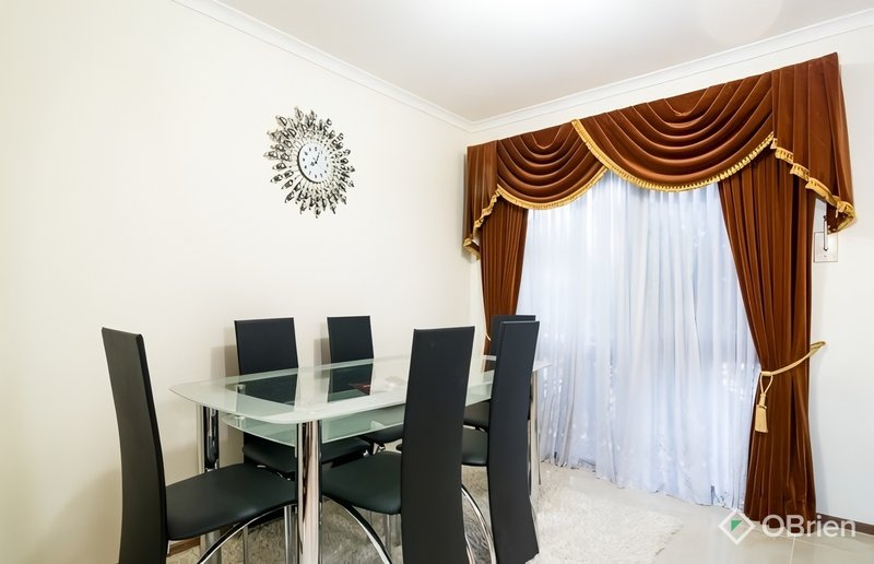 Photo - 18 Cheryl Court, Hampton Park VIC 3976 - Image 5