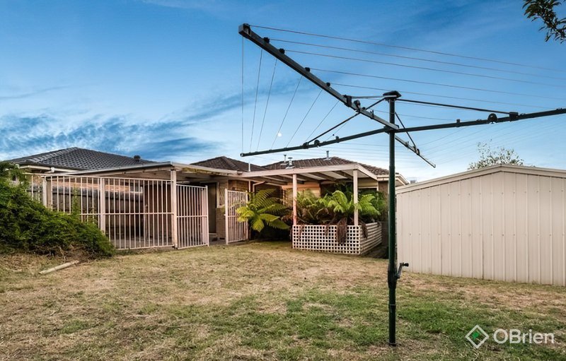 Photo - 18 Cheryl Court, Hampton Park VIC 3976 - Image 9