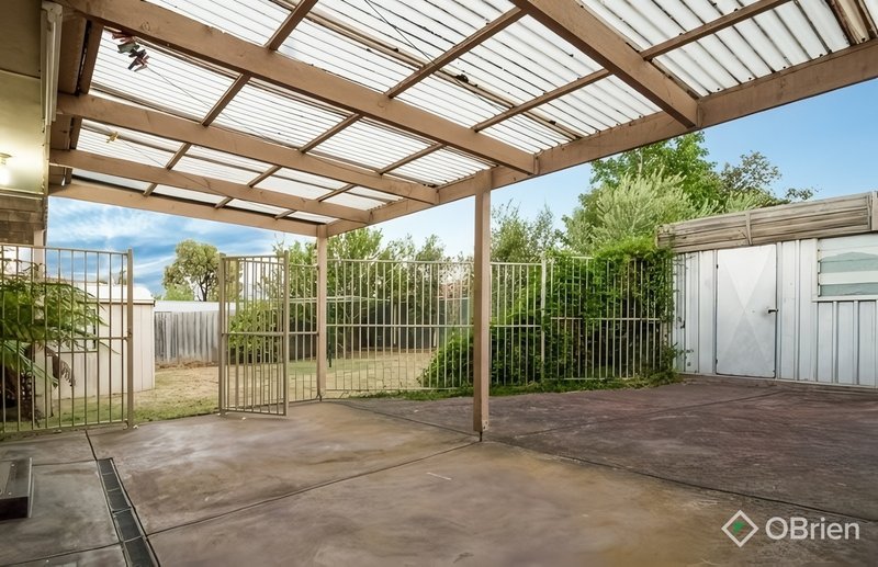 Photo - 18 Cheryl Court, Hampton Park VIC 3976 - Image 10