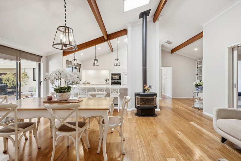Photo - 18 Chesters Way, Winthrop WA 6150 - Image 3