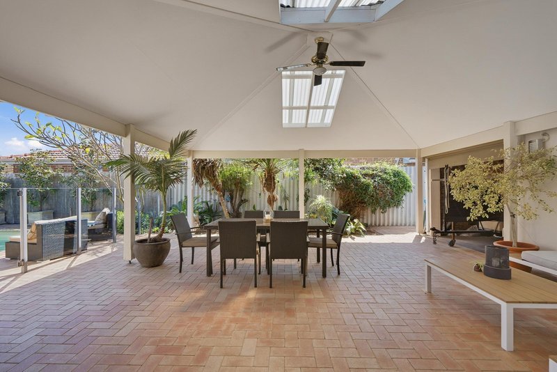 Photo - 18 Chesters Way, Winthrop WA 6150 - Image 17