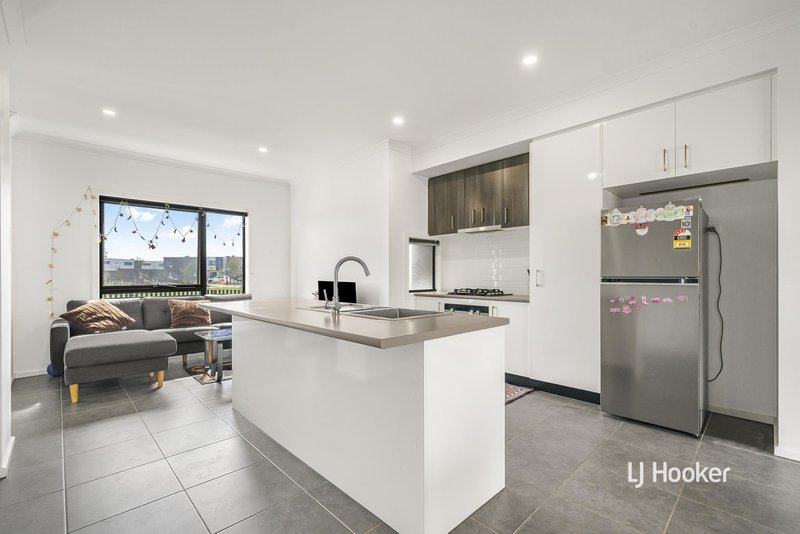 Photo - 18 Chive Walk, Tarneit VIC 3029 - Image 3
