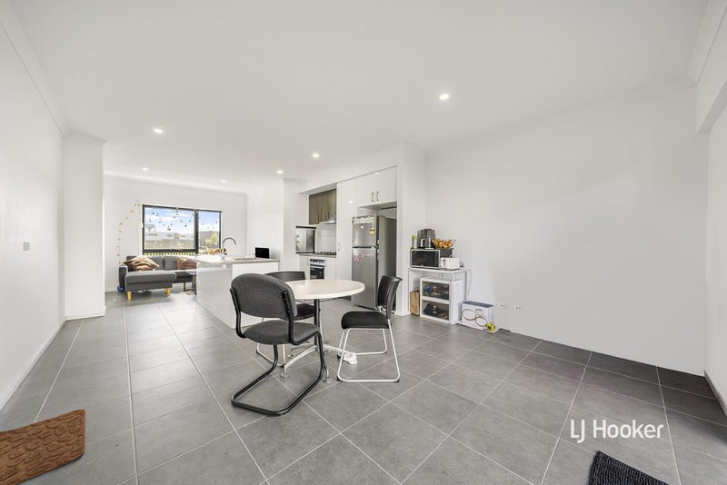 Photo - 18 Chive Walk, Tarneit VIC 3029 - Image 6