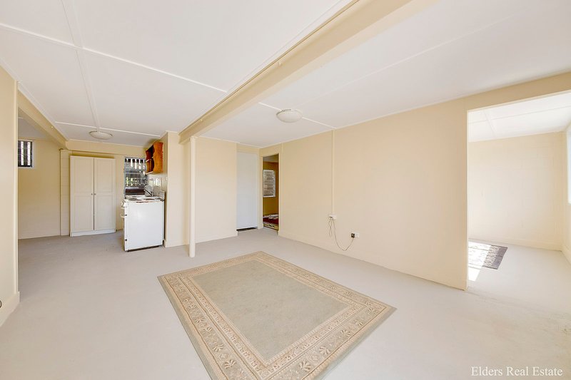 Photo - 18 Chrisney Street, Lammermoor QLD 4703 - Image 13