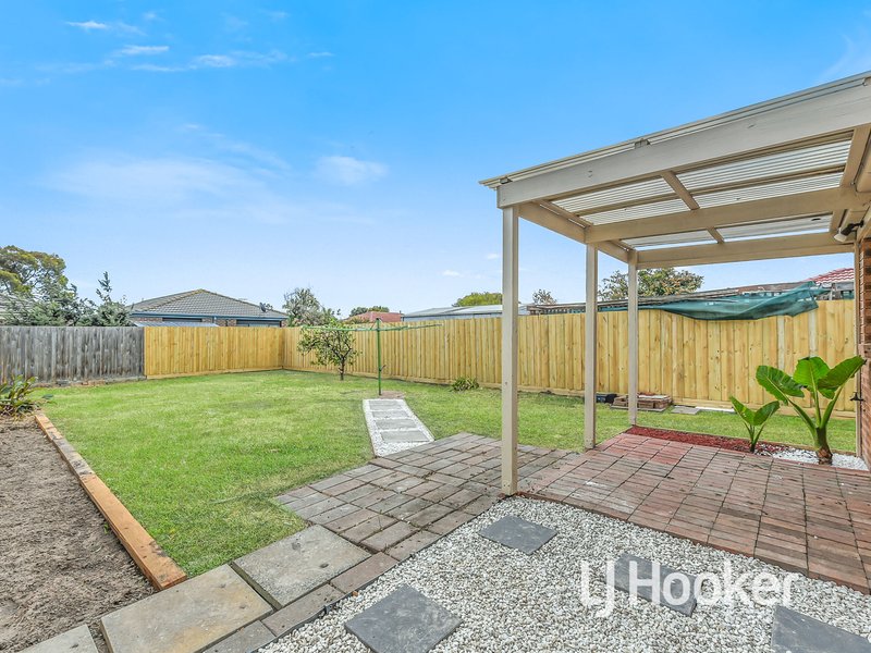 Photo - 18 Cirai Crescent, Cranbourne West VIC 3977 - Image 11