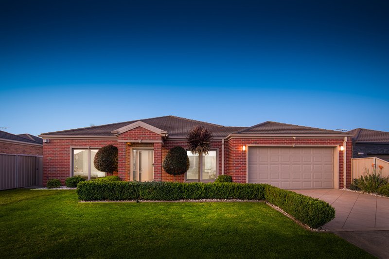 Photo - 18 Cityview Crescent, Tarneit VIC 3029 - Image 2