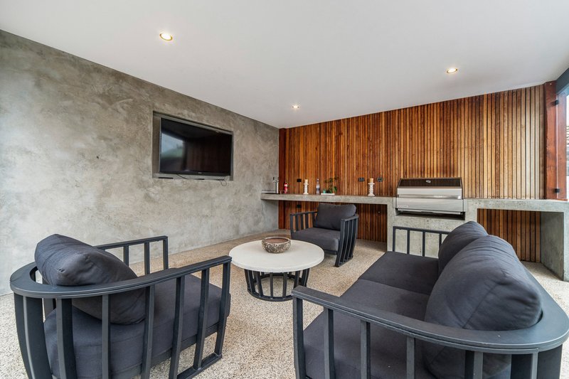 Photo - 18 Clairmont Close, Somerville VIC 3912 - Image 18