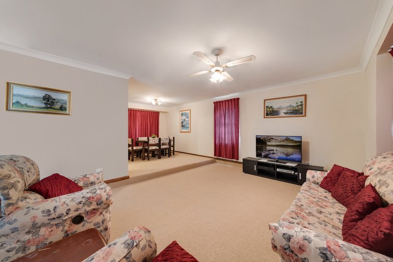 Photo - 18 Claremont Circuit, Glen Alpine NSW 2560 - Image 2