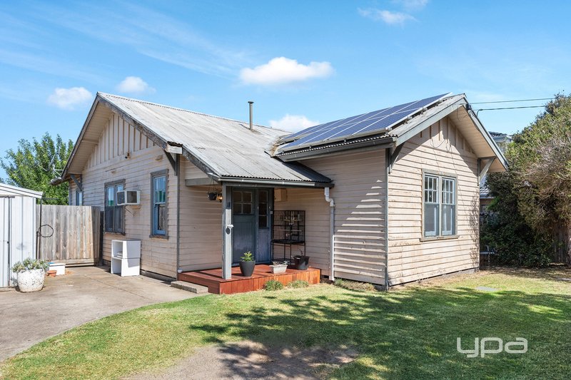 Photo - 18 Cleveland Street, St Albans VIC 3021 - Image 2