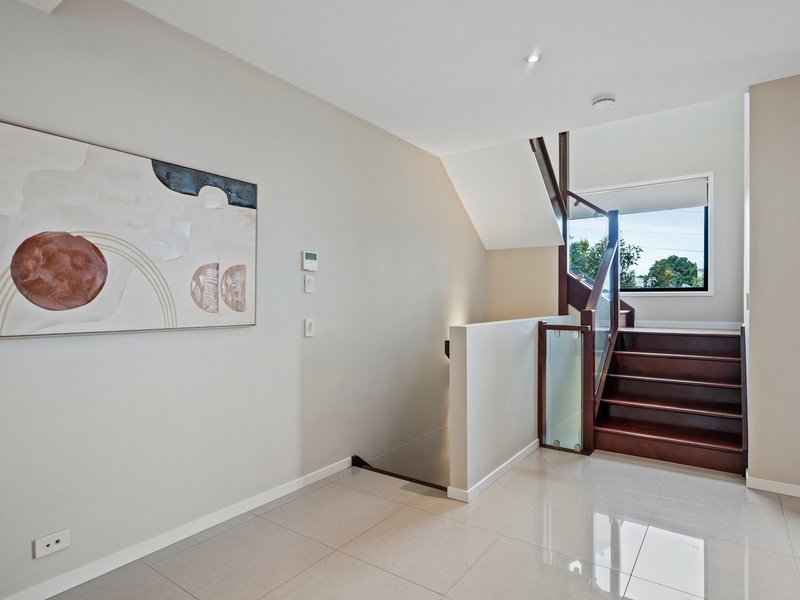 Photo - 1/8 Clive Street, Annerley QLD 4103 - Image 7