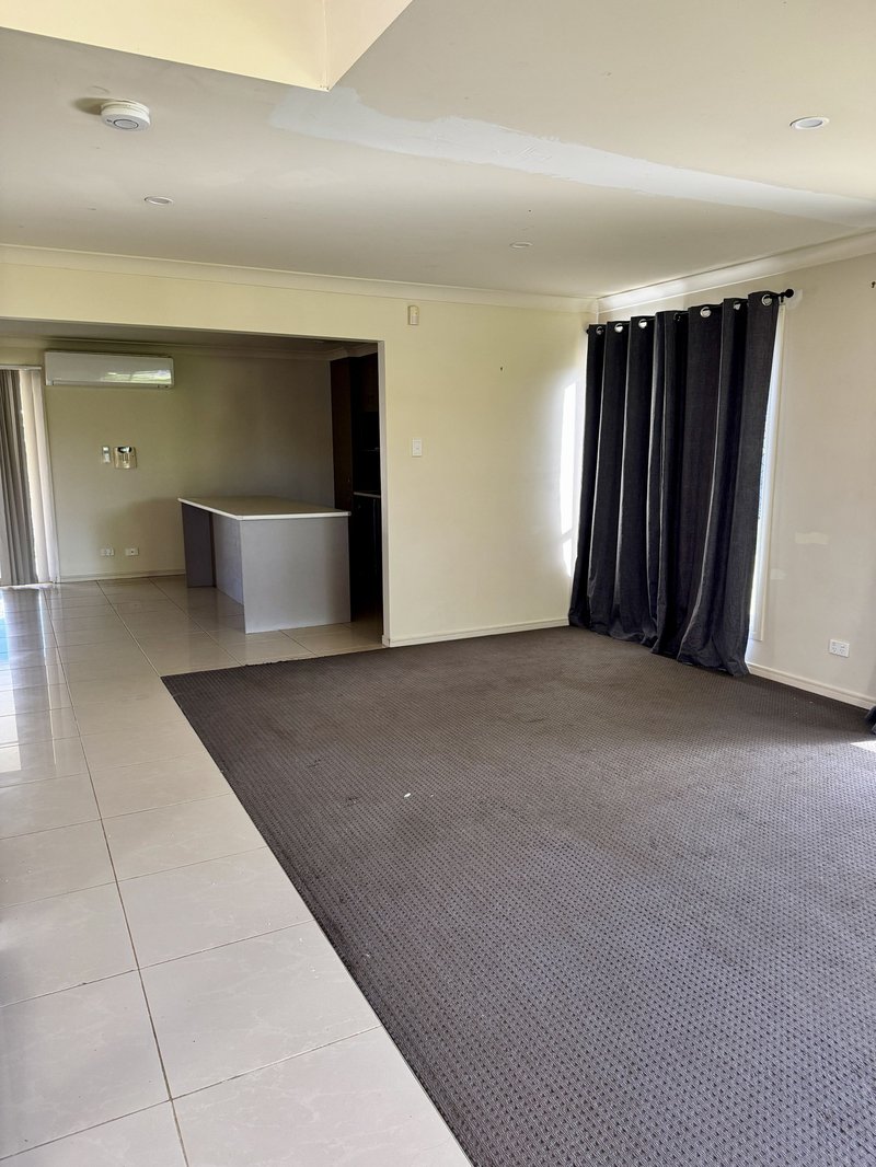 Photo - 18 College Court, Caboolture QLD 4510 - Image 3