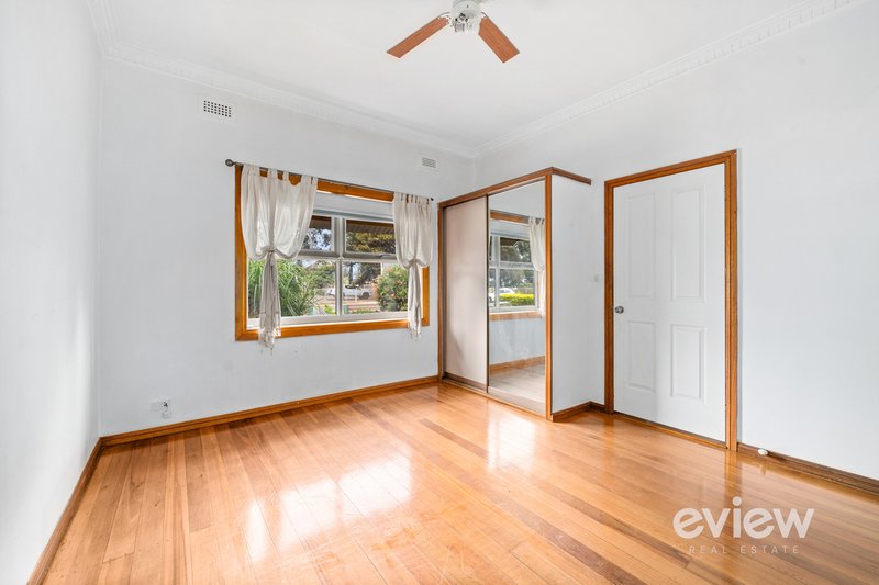 Photo - 18 College Road, Werribee VIC 3030 - Image 6