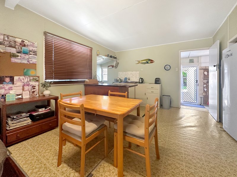 Photo - 18 Colonial Drive, Clairview QLD 4741 - Image 9